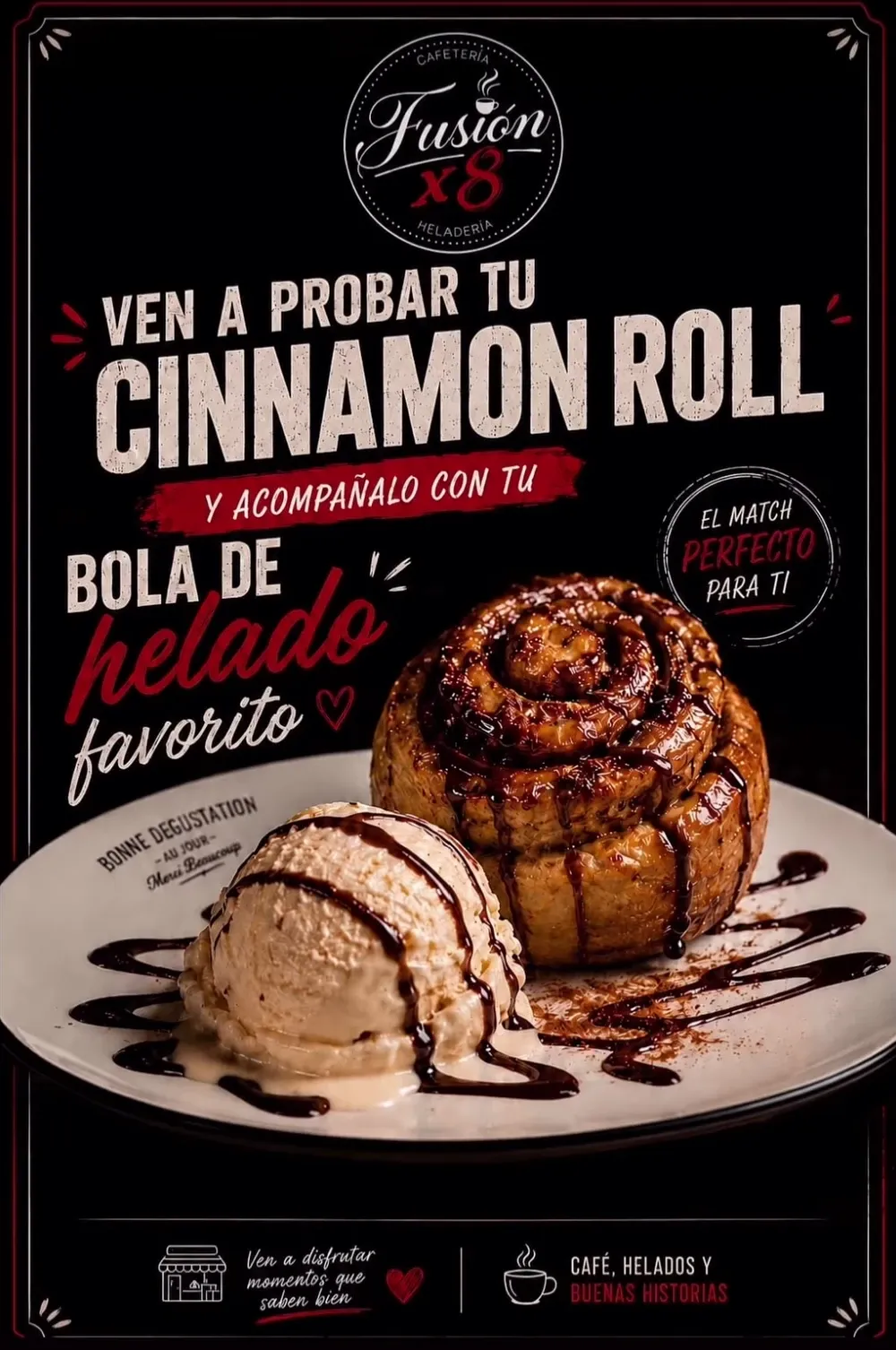 Cinnamon roll con salsa de chocolate y una bola de helado al lado.